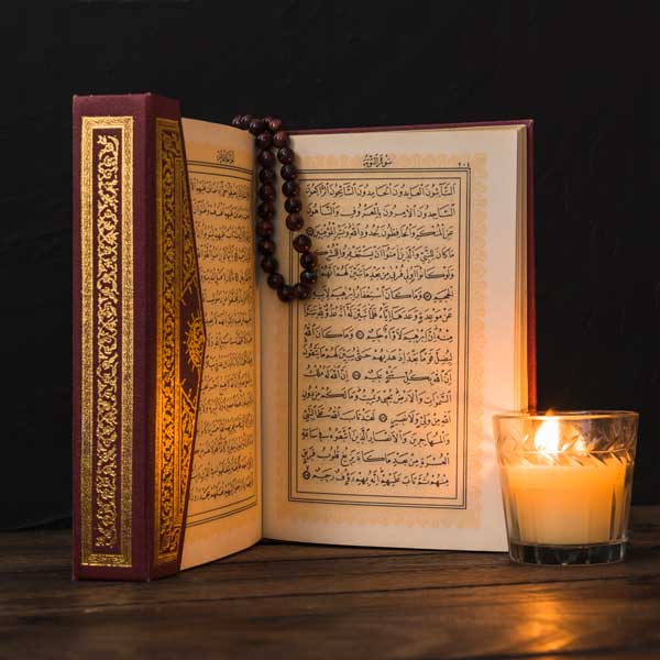 قرآن و شمع برای ختم